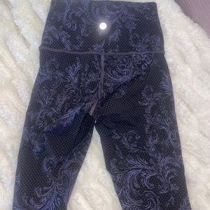 LULULEMON PURPLE  LEGGINGS WITH PRINT